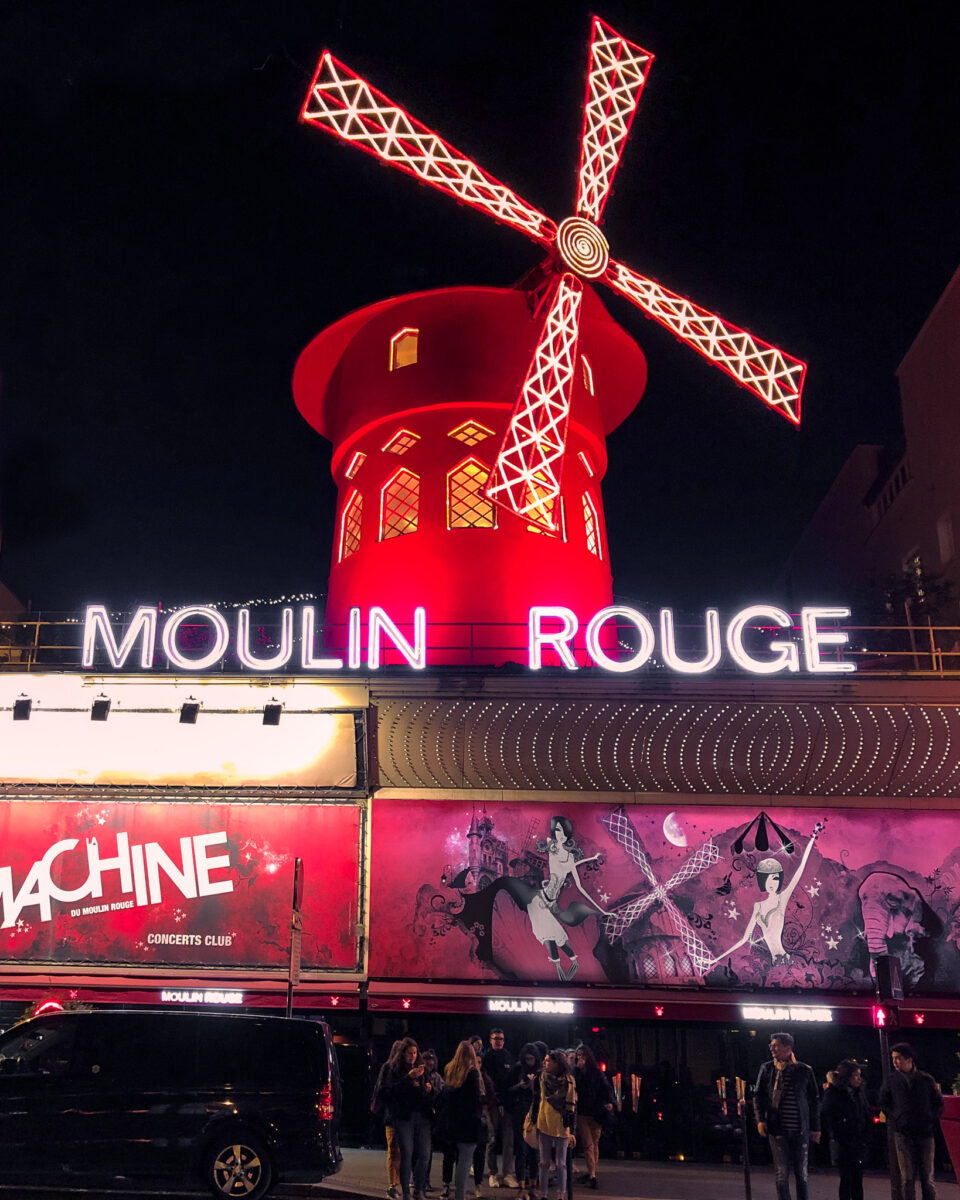 outside moulin rouge Paris nighttime