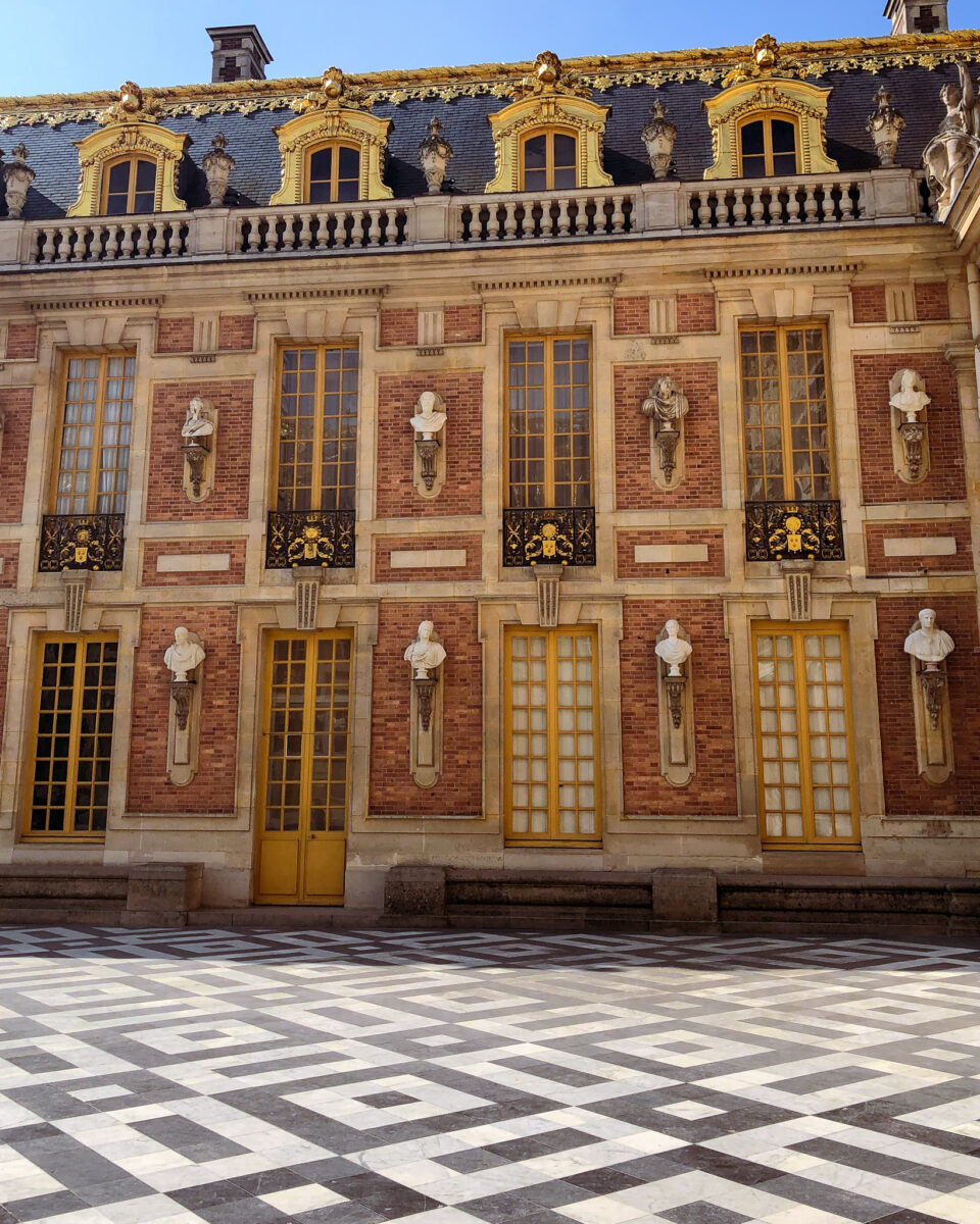 courtyard palace of versailles